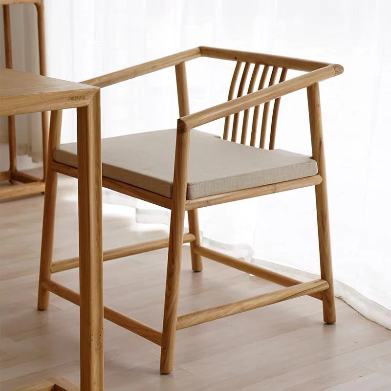 CARL LEONARDO Signature Chair
