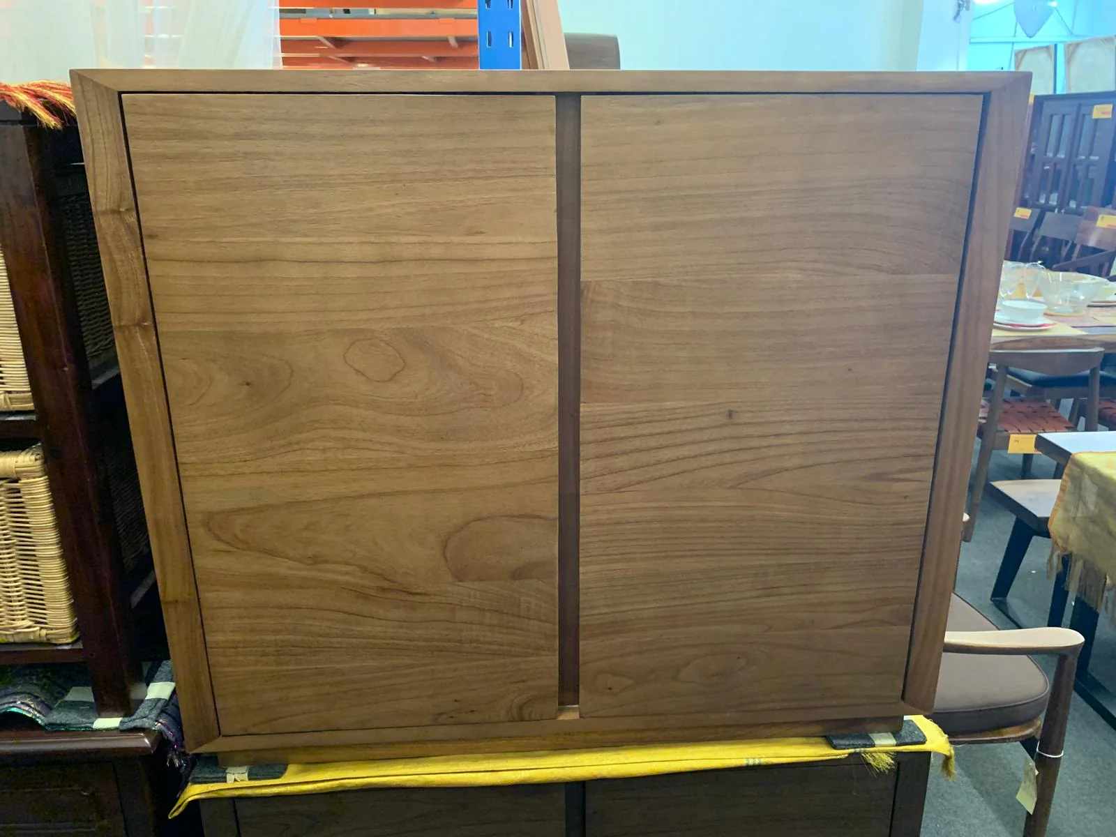 Oscar 2 Door Buffet TEK168 SB 200 NM (Almond / Walnut color) - Image 9